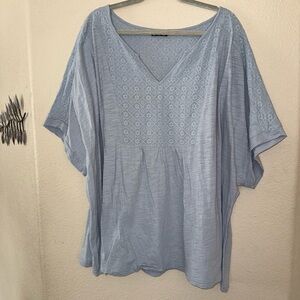 BloomChic Light Blue V-Neck Embroidered Tee Size 30